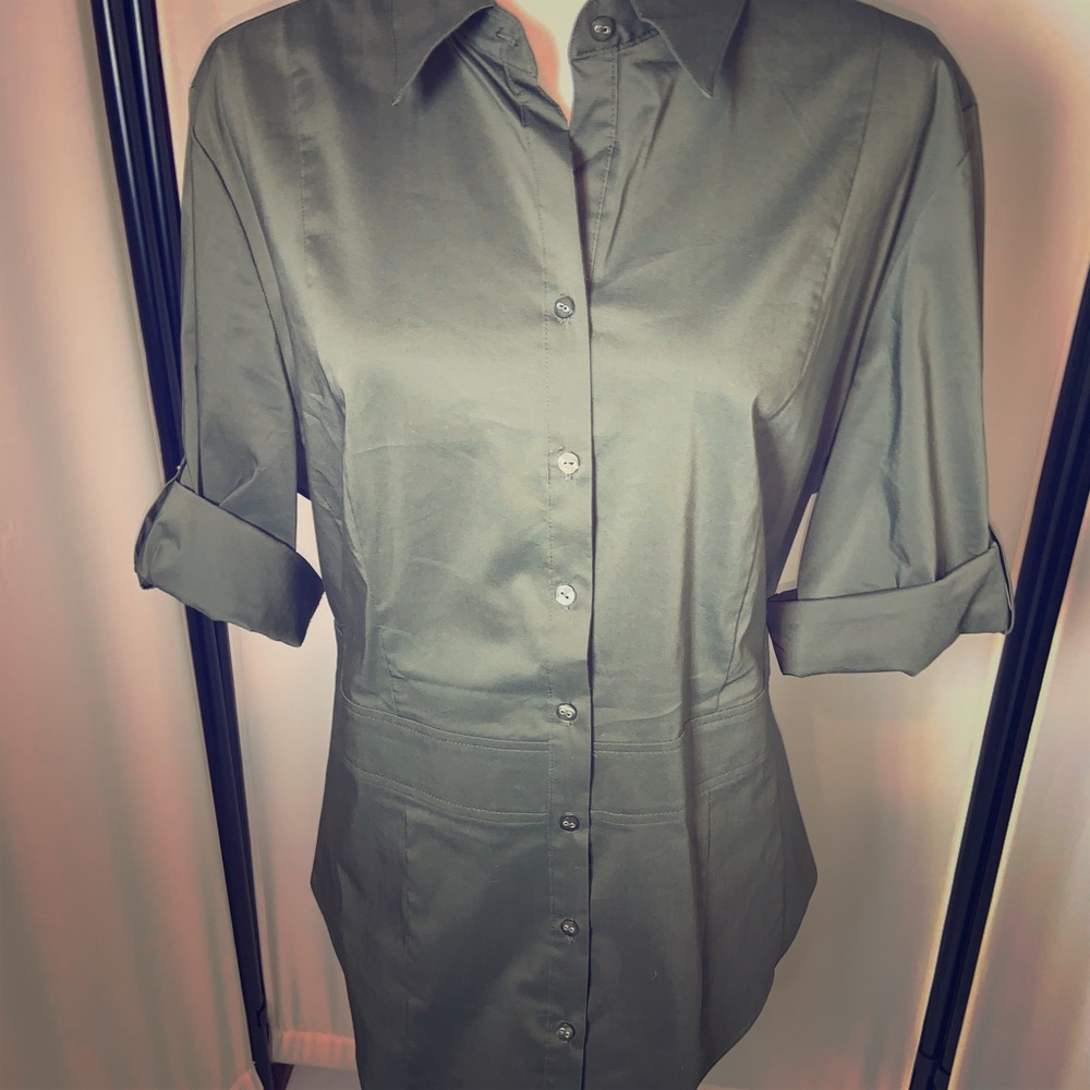 Gently worn New York & Co. button up shirt